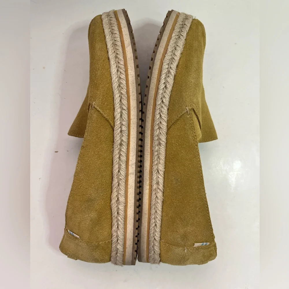Toms Palma Espadrille Size 8.5 Slip On Platform Suede Amber Gold